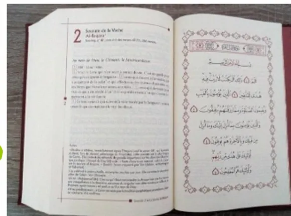 Un Coran ouvert au début de la sourate Al-Baqara