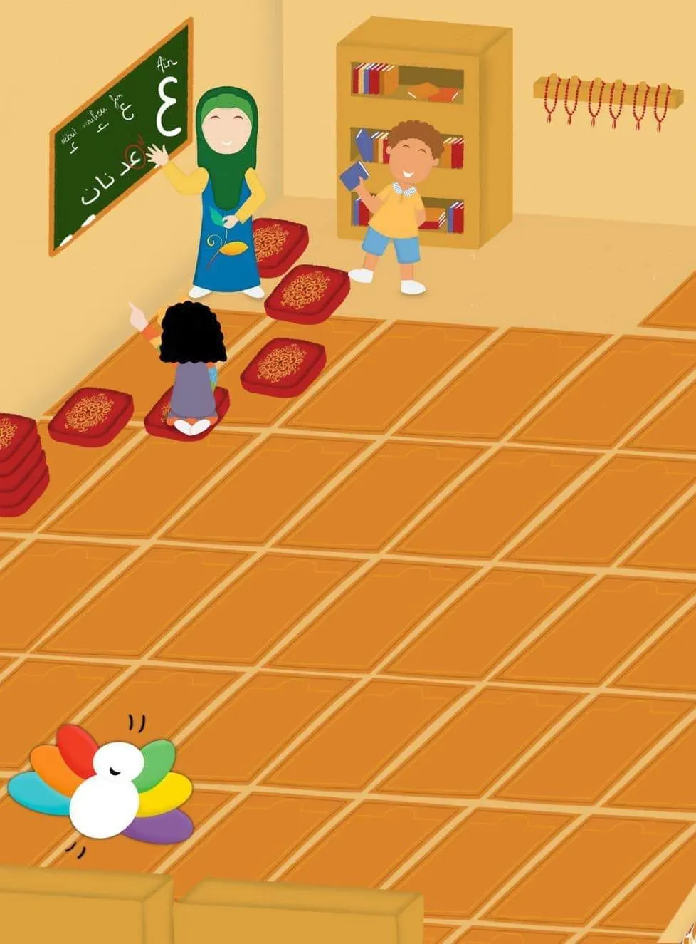 Oum Mooztiq écrit des lettres arabes au tableau ; Nousseyba lève le doigt et Adnane prend un livre dans la bibliothèque