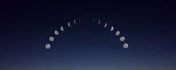 Les phases de la lune dans le ciel de nuit