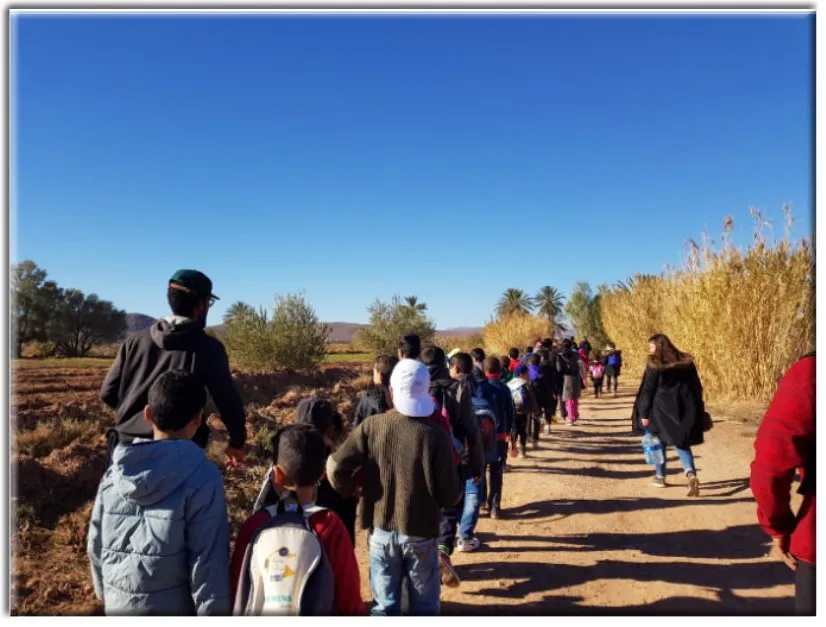 Une sortie avec les enfants de l'association, sur un chemin du Sud du Maroc