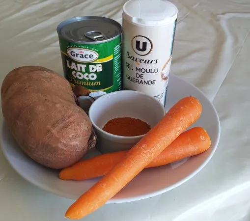 Les ingrédients : patate douce, carottes, lait de coco et curcuma