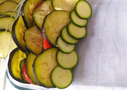 Les rondelles rangées dans le plat